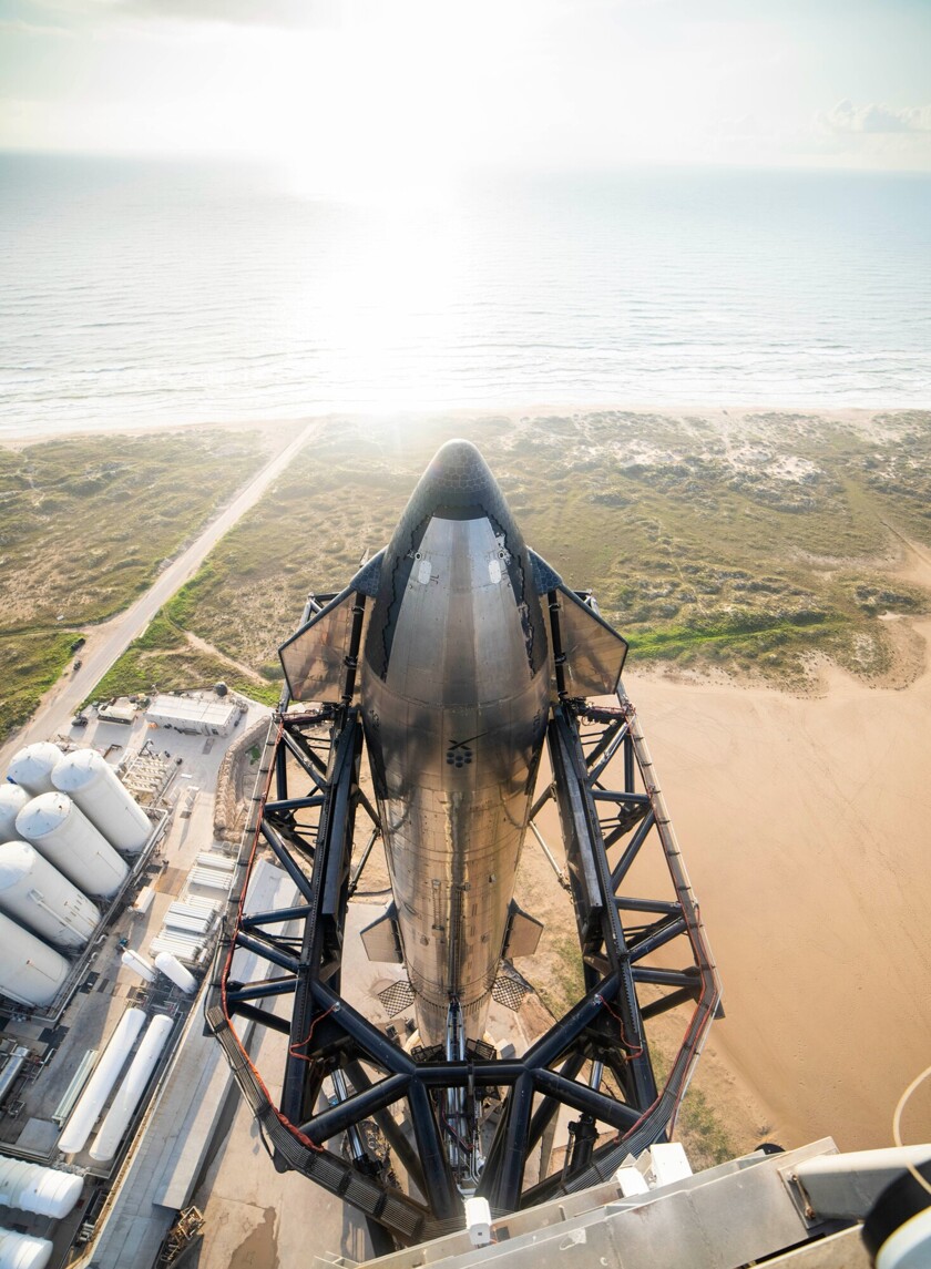 В ожидании полета: мегаракету SpaceX показали на новых фото