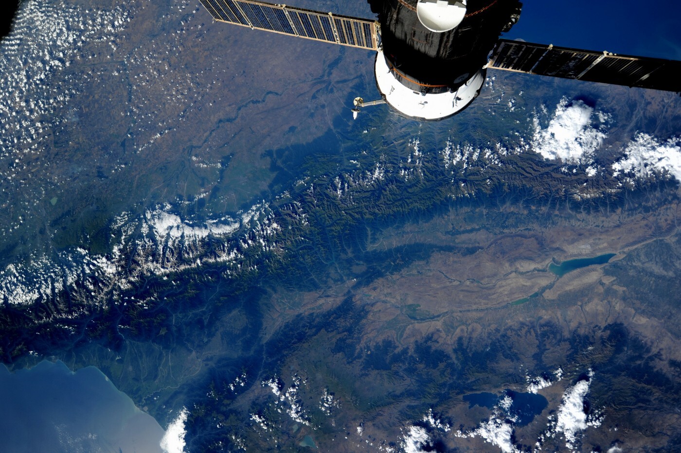 Российские космонавты засняли красивейшие виды с высоты МКС, Главный Кавказский хребет
