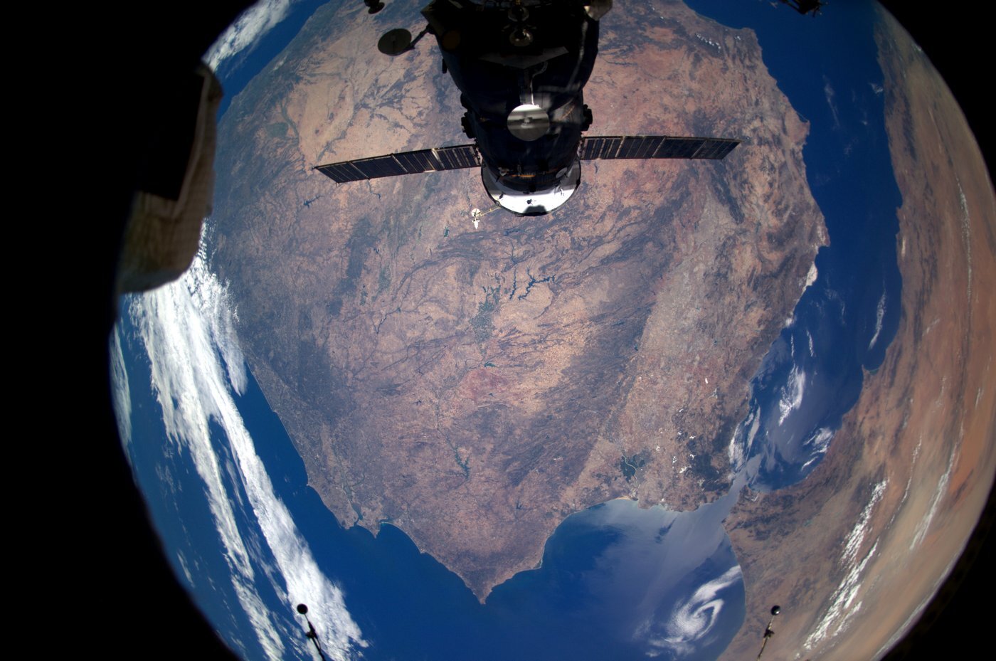 Российские космонавты засняли красивейшие виды с высоты МКС, Испания и Португалия