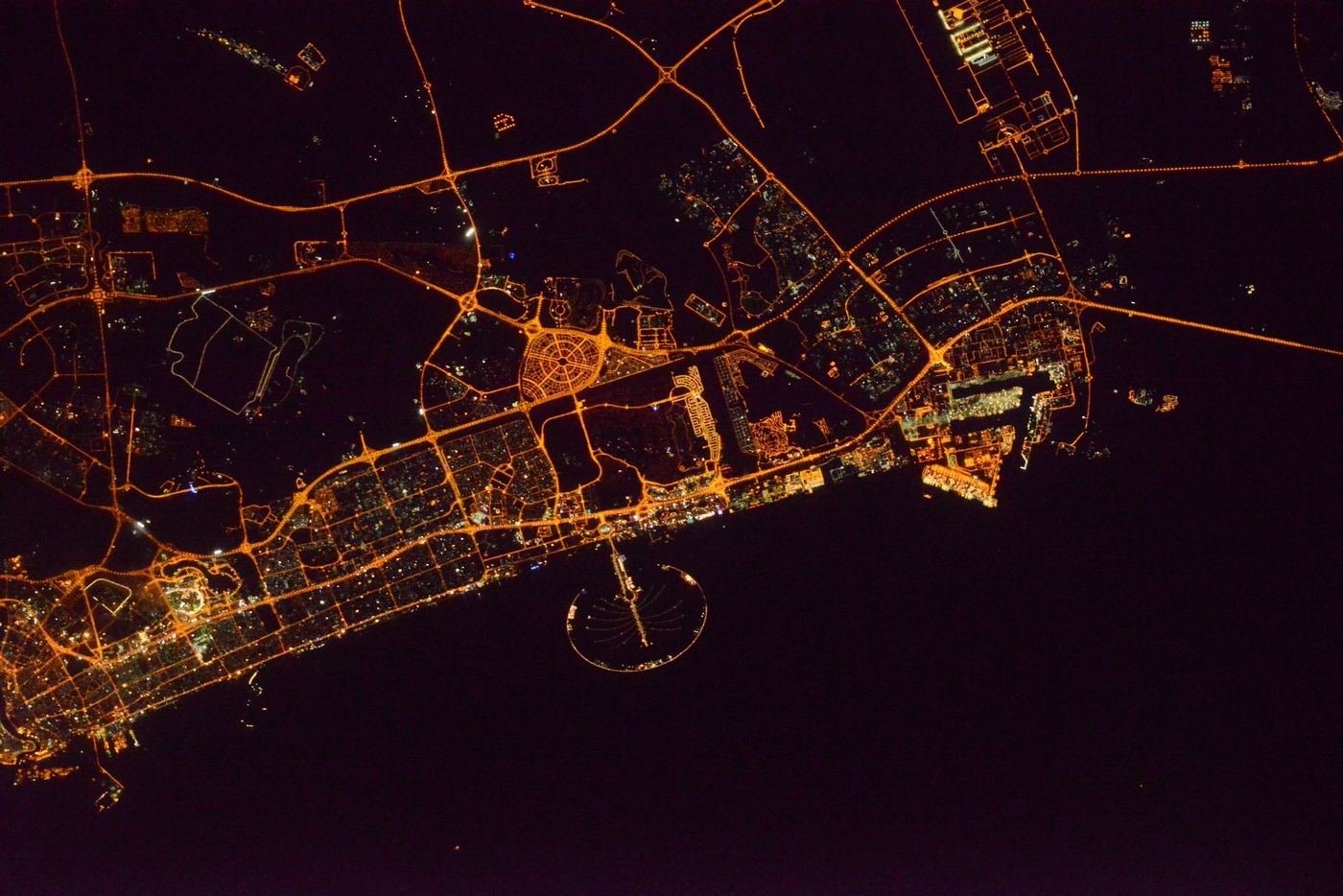 Российские космонавты засняли красивейшие виды с высоты МКС, Дубаи